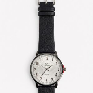 Relógio Estilo Calvin Klain cx preta mostrador branco perolado pulseira em couro sintético preto