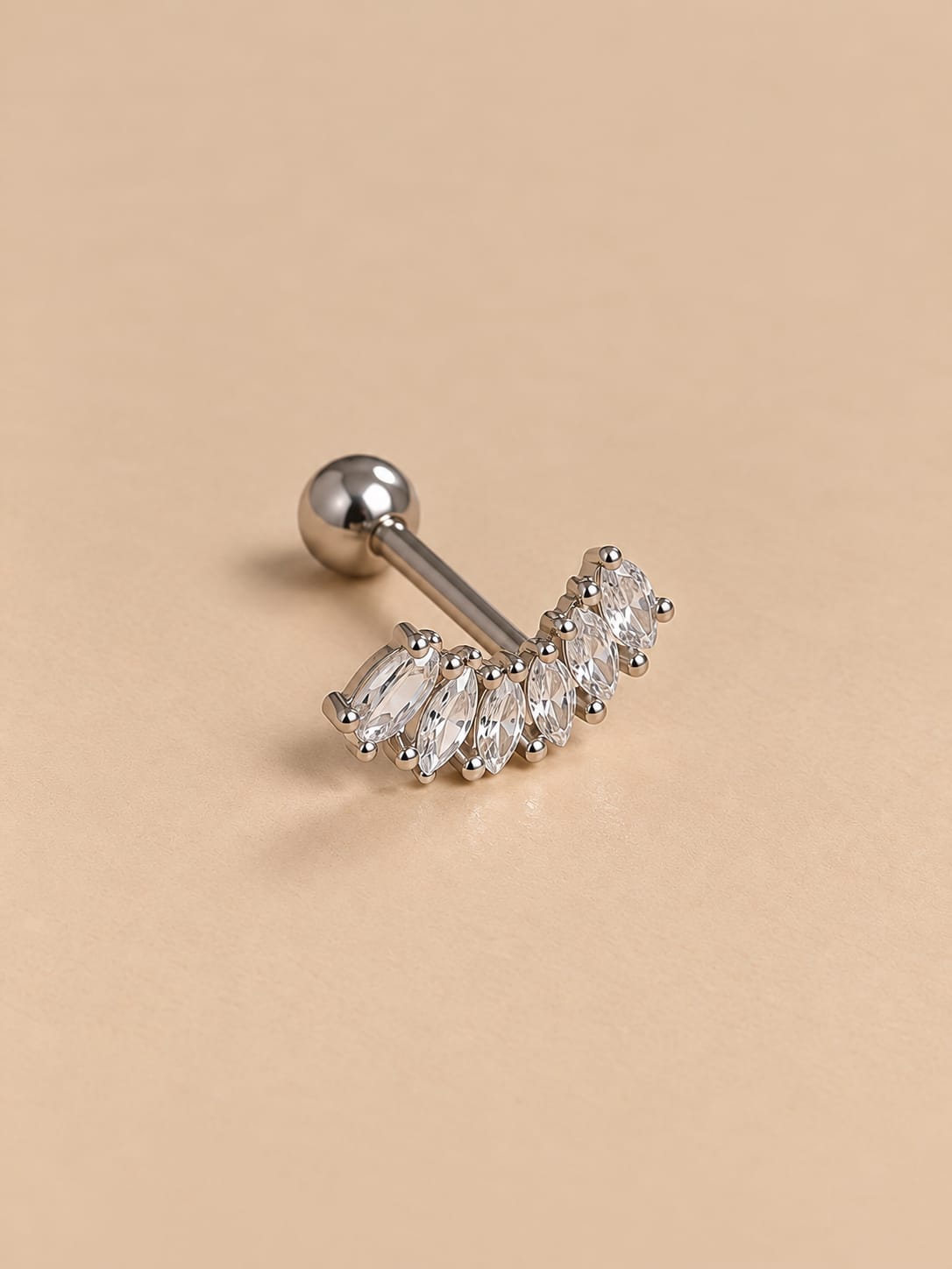 Piercing Prata Legitima earcuff arco cravejado
