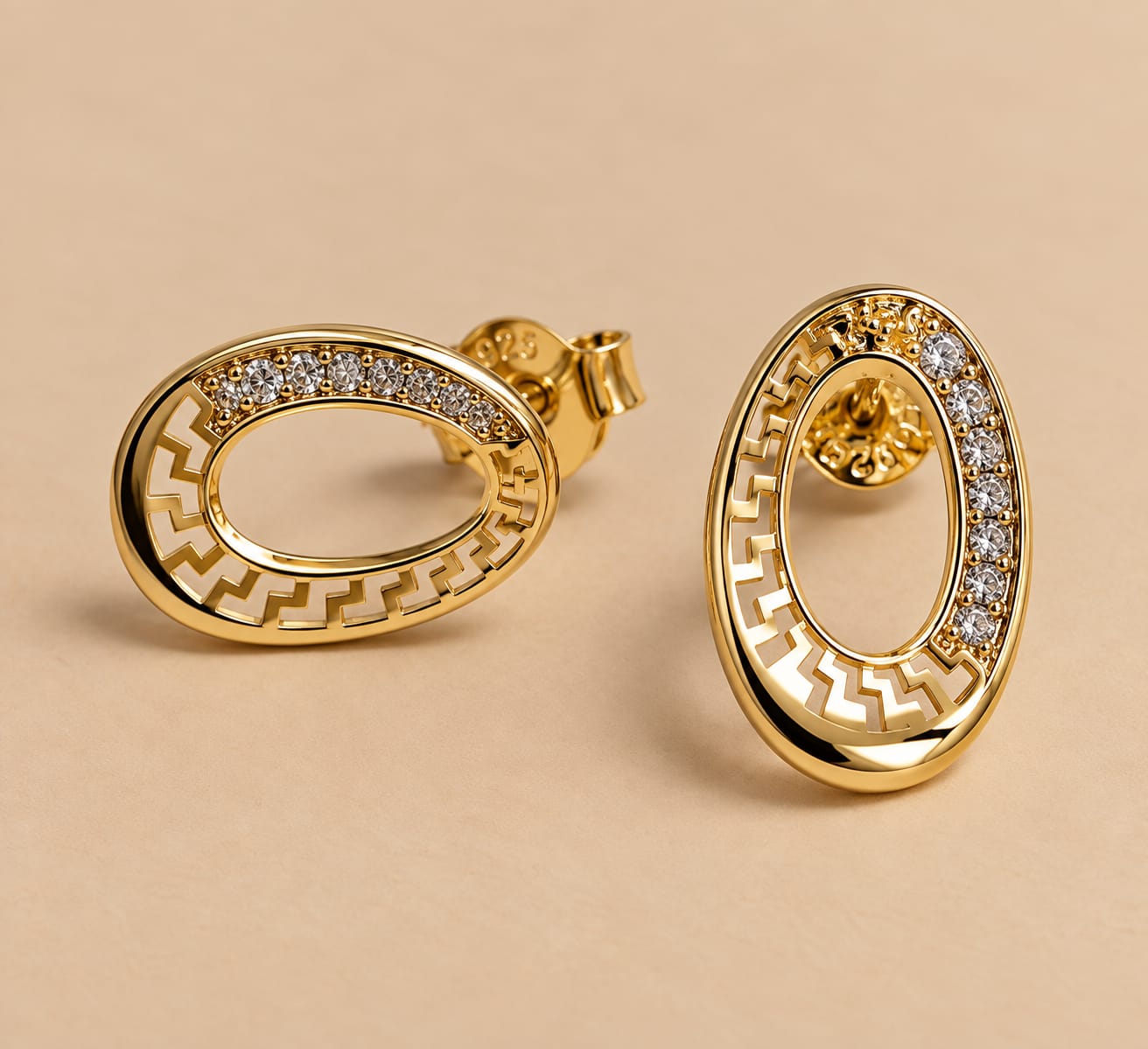 Brinco Banhado a Ouro oval vazado