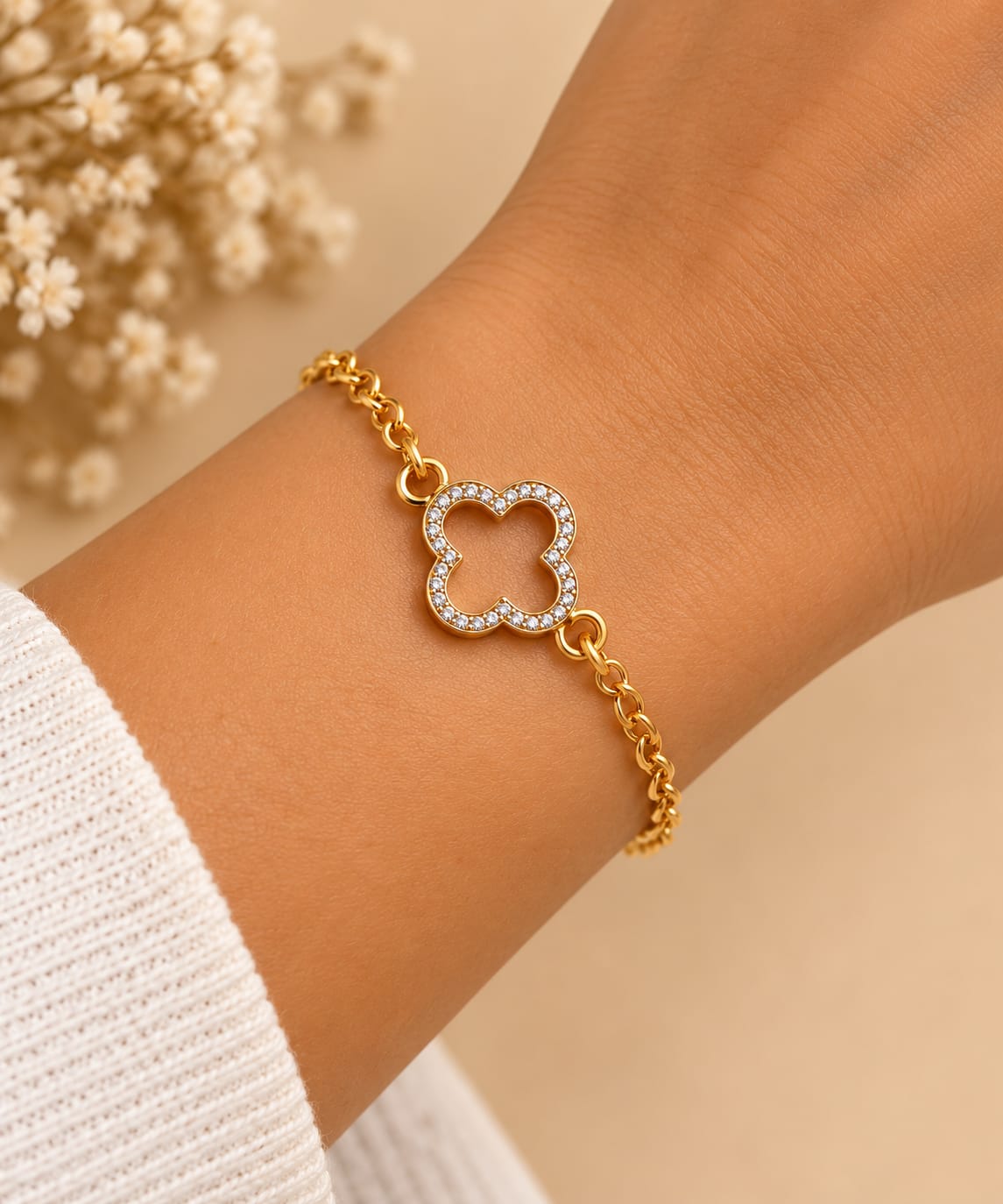 Pulseira Banhada a Ouro trevo vazado cravejado