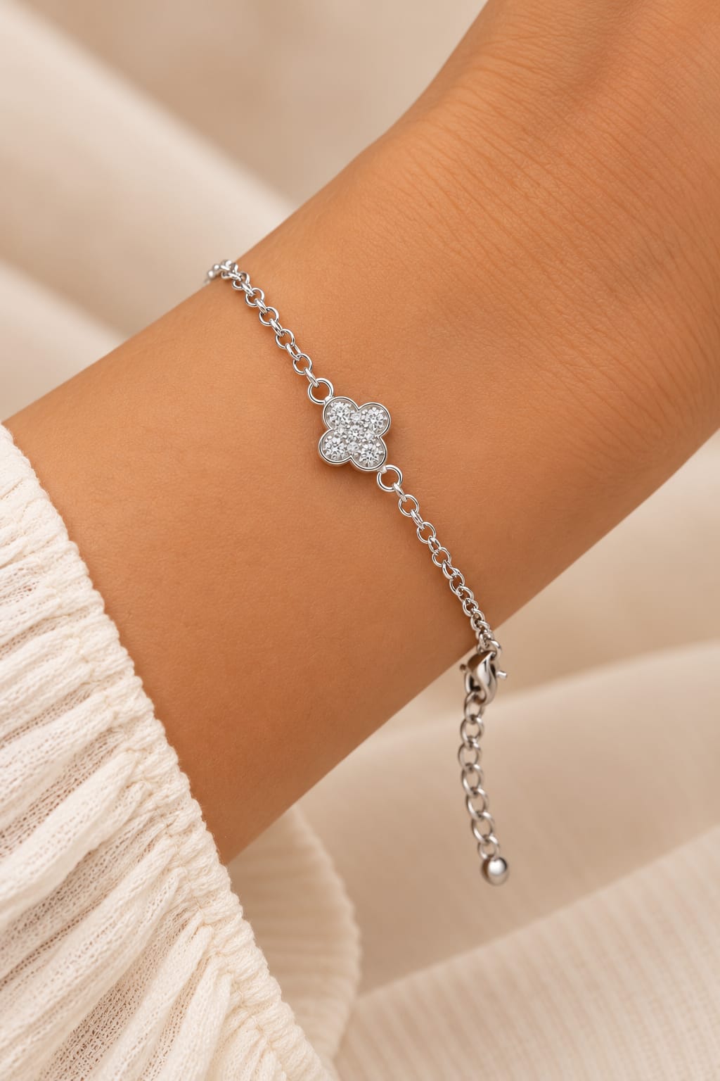 Pulseira Banhada a Prata trevo cravejado